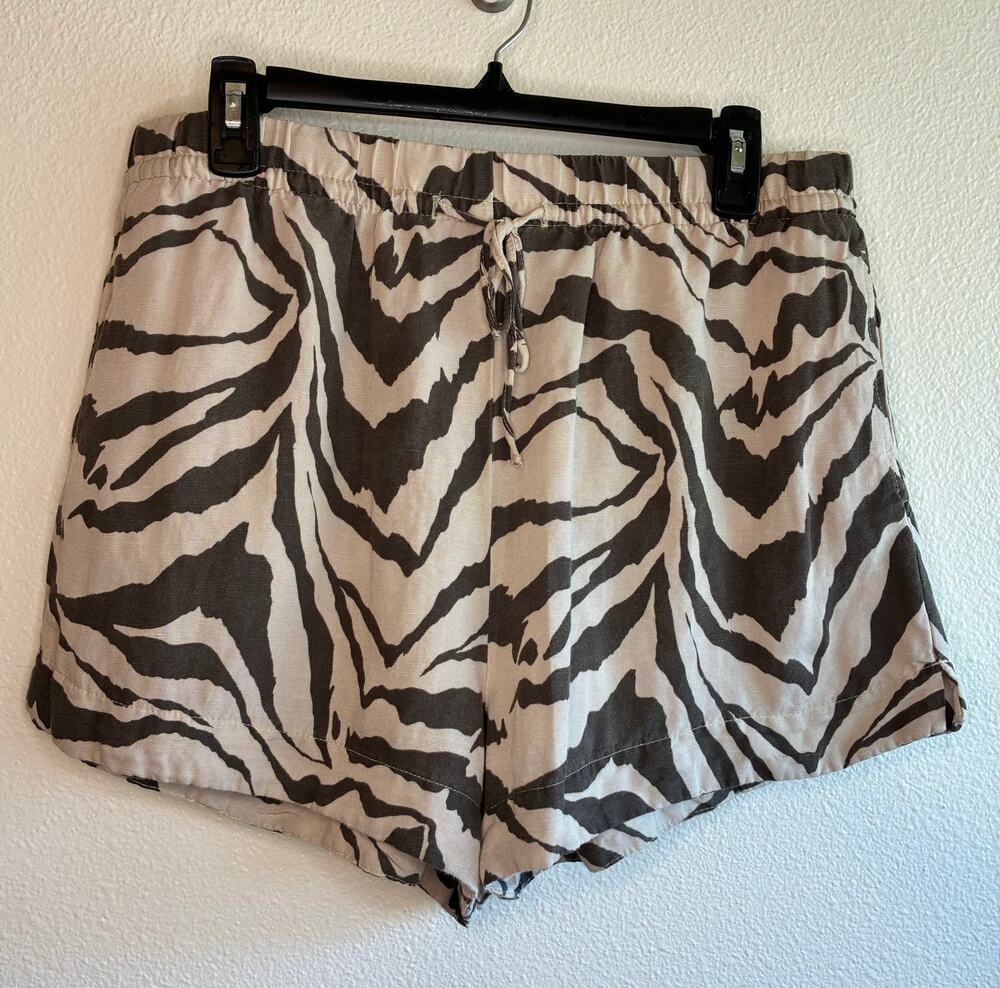 H&M | Beige Brown Zebra Print Linen Blend Shorts Elastic Waist | Medium